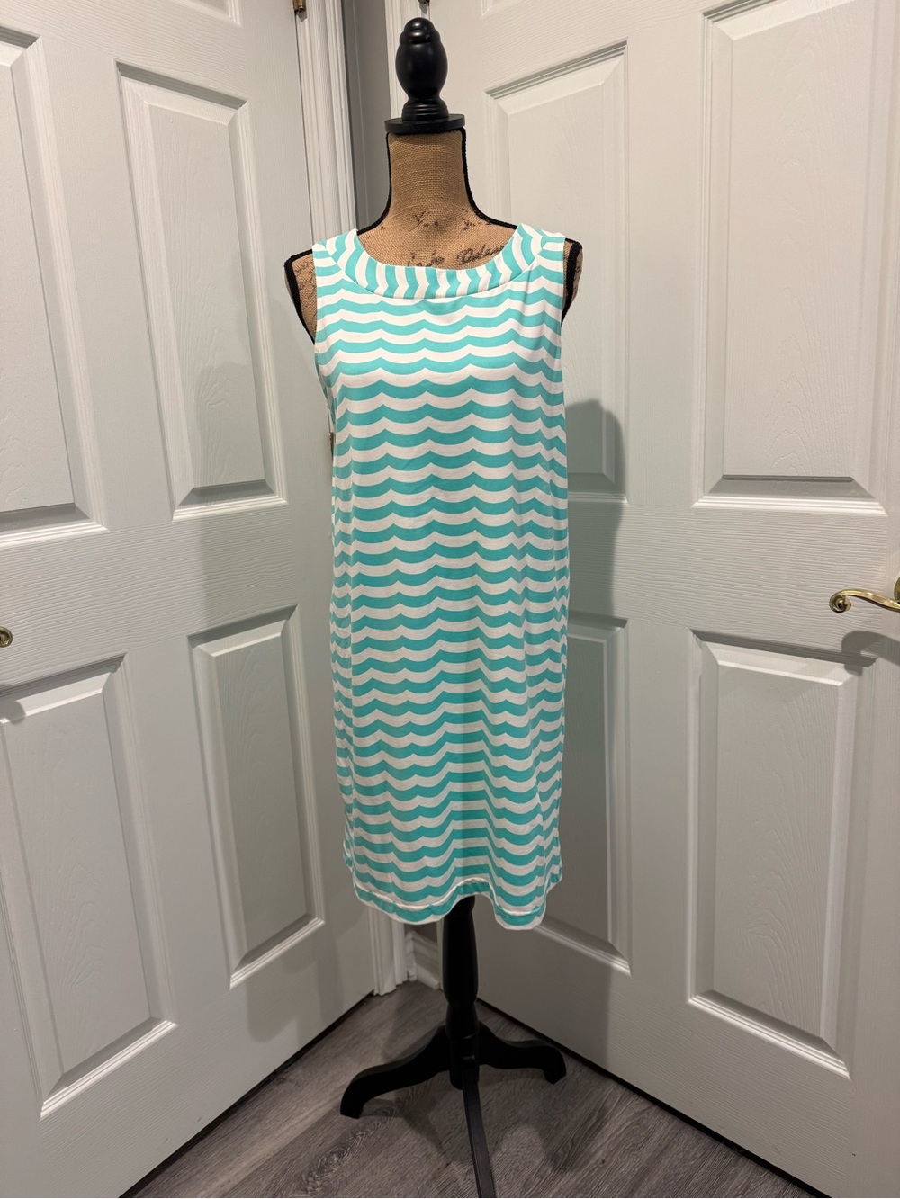Sailor-Sailor Women's Sleeveless Mint Green and White Wave-Print Mini Dress